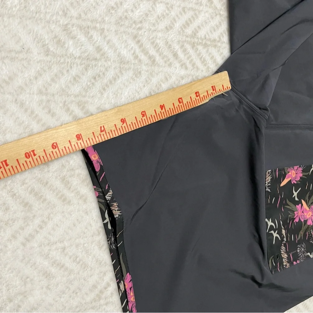 Patagonia Black and Pink Board Shorts Swimwear 38 - Picture 7 of 7